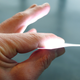 Imagen para el artículo titulado Este papel LED pronto podría iluminar tu casa